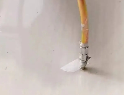 陈仓瓷砖空鼓维修公司专业解答在瓷砖铺贴过程中，如果使用的砂料过粗（如全部使用了粗砂），可能会导致以下问题