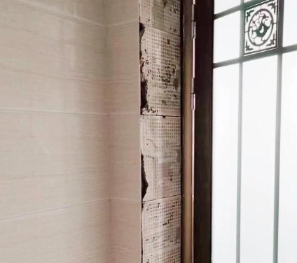 陈仓瓷砖空鼓免砸砖维修公司分享吸水砖泡水时间不够或过长都会对瓷砖铺贴效果产生影响